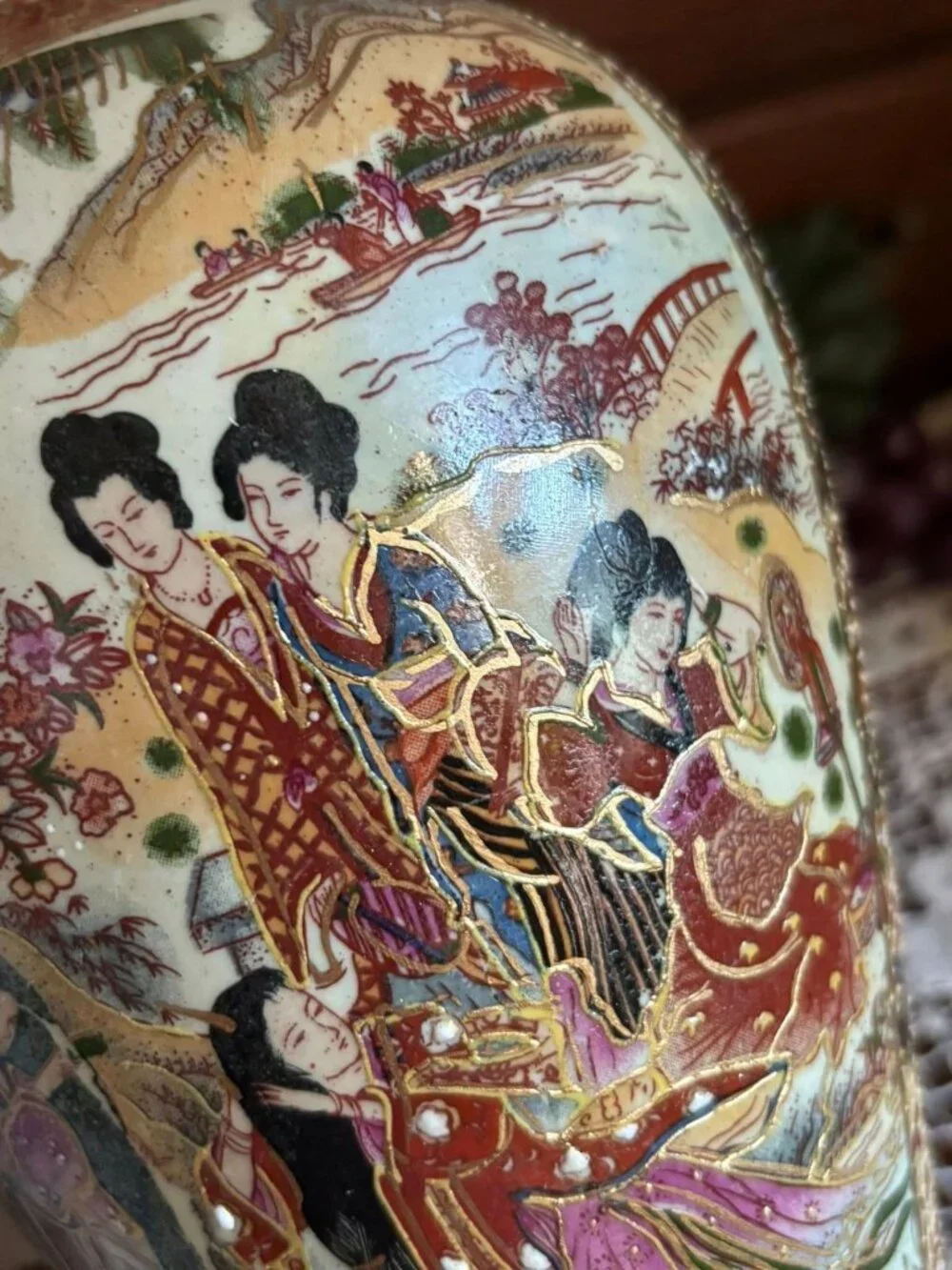 Large Satsuma Style Moriage Vase | Hand Painted Asian Court Scene Geisha | Chino - Picture 11 of 16